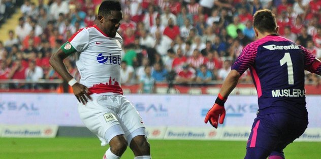Muslera, Eto’o’yu yine çalımladı