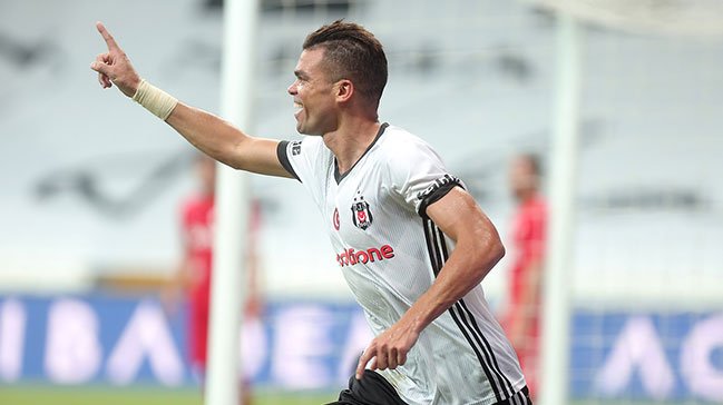 Pepe hayran bıraktı! Savunma bakanı