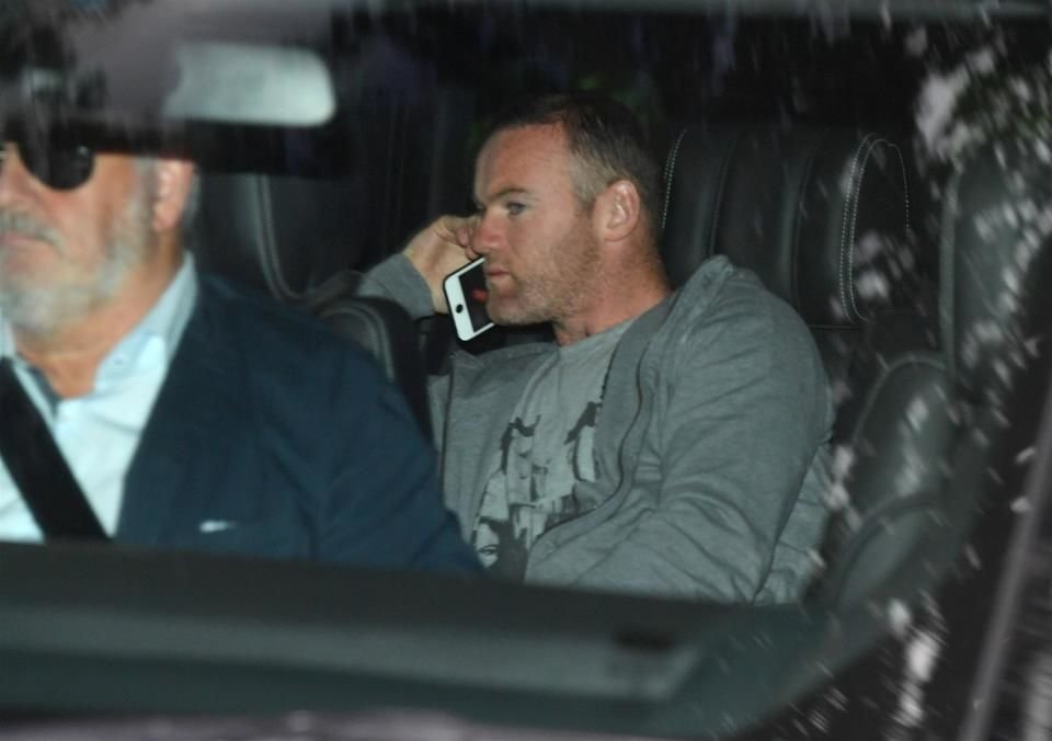 Rooney'den şok ihanet! Eşini aldattığı kadınla yakalandı