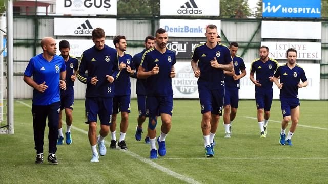 Van Persie ve Alper antrenmana katılmadı