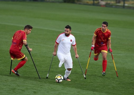 ALİCAN KURUYAMAÇ: Trafik kazası sonucu sağ ayağını kaybetti.