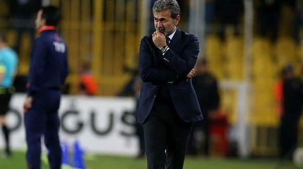 'Aykut Kocaman'dan alkış alan hareket! Valbuena formayı yere bırakınca...