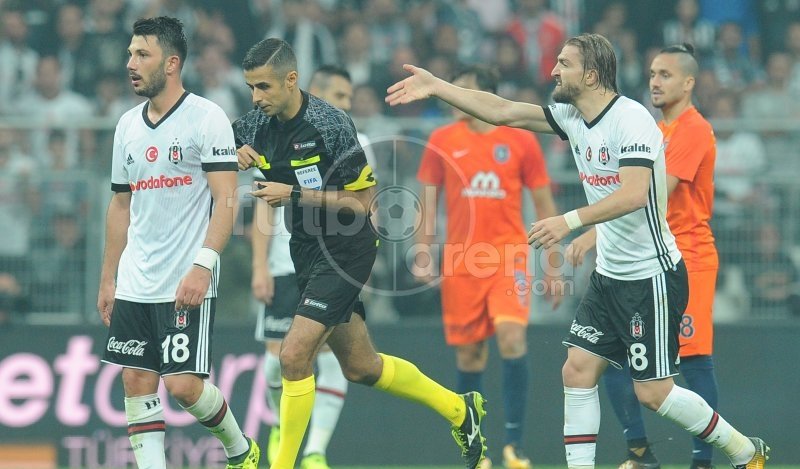 Caner Erkin'den Başakşehir maçında şok hareket! Hakeme küfür