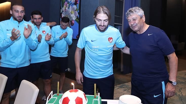 Caner Erkin’e doğum günü kutlaması