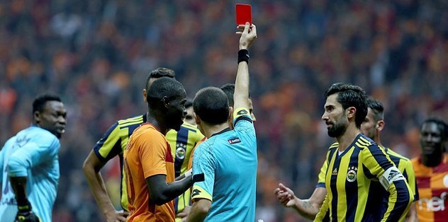 Derbide kırmızı kart!