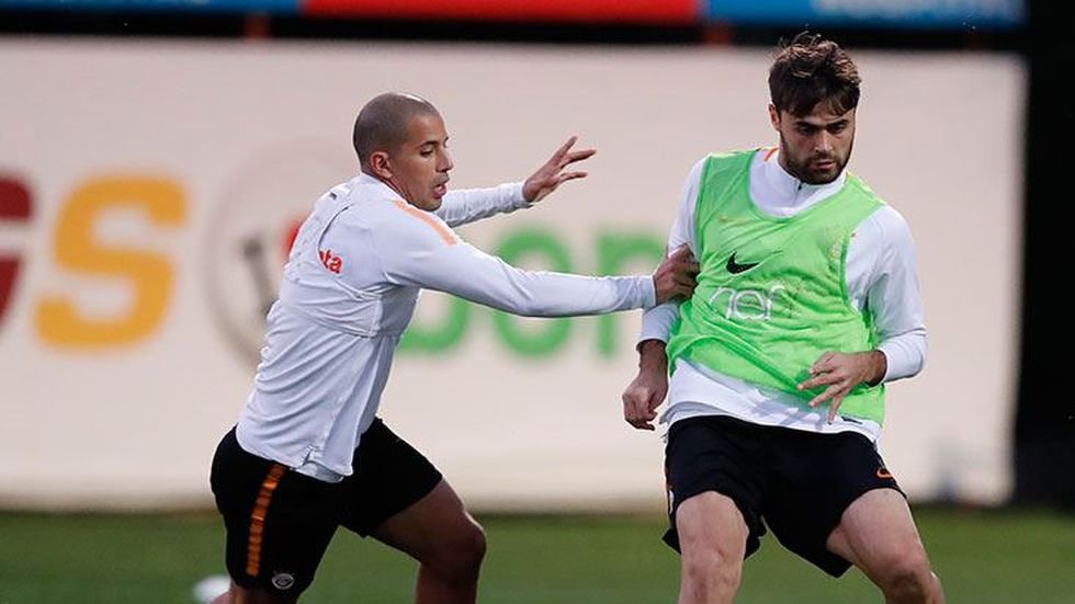 Feghouli’nin yeri hazır