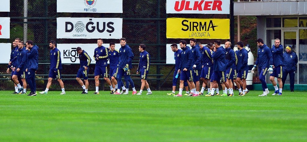 'Fenerbahçe'de frikik yarışmasını kazanan futbolcu! Kimsenin aklına gelmeyecek isim