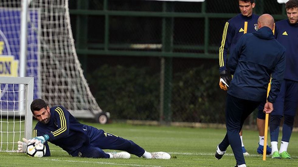 Fenerbahçe’de kaleciler özel çalıştı