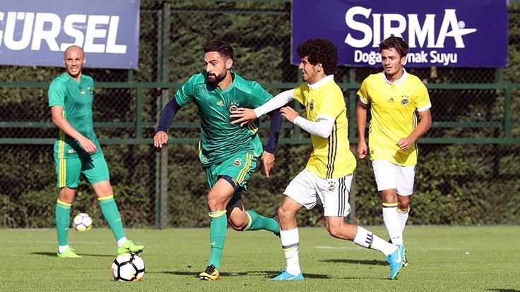 Fenerbahçeli oyuncular antrenman maçı yaptı