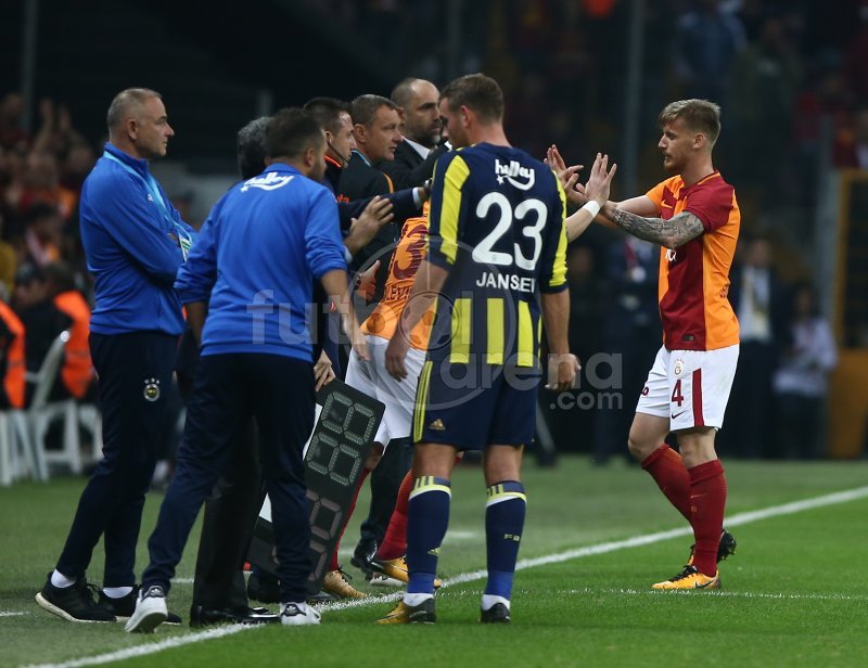 'Fenerbahçeli yöneticiden Cüneyt Çakır'a olay tepki