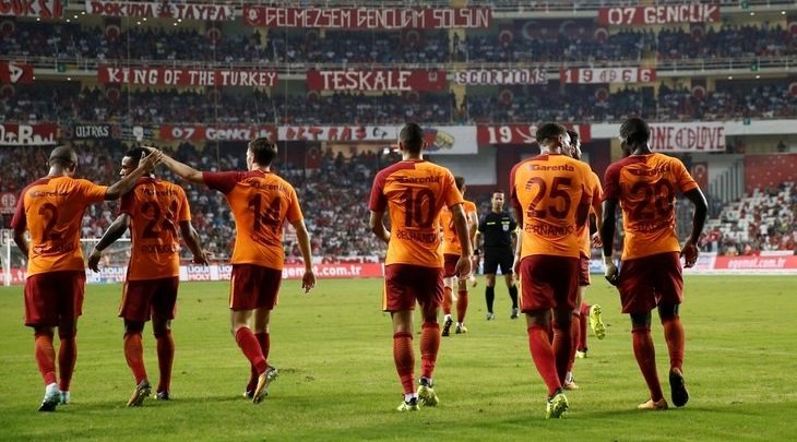 'Flaş! Galatasaray'ı bekleyen büyük tehlike! 7 futbolcu