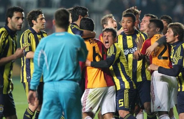 Galatasaray - Fenerbahçe derbilerinin en özel kareleri