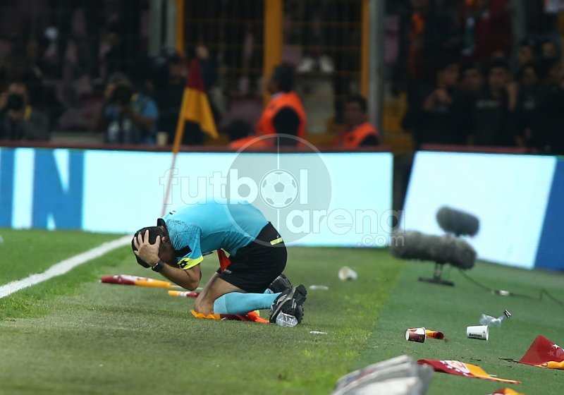 Galatasaray Fenerbahçe derbisinde şok! Acılar içinde yerde kaldı