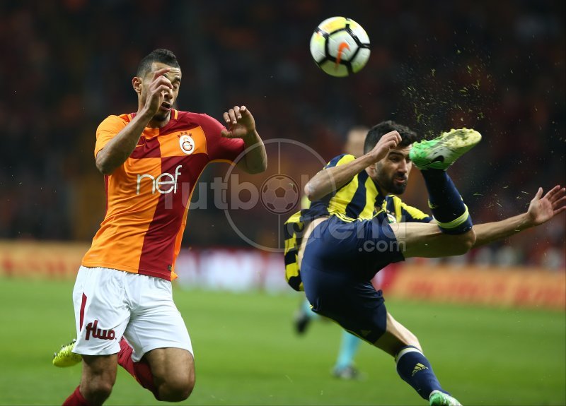 Galatasaray'da şok sakatlık! Derbi sonrası bandajla ayrıldı