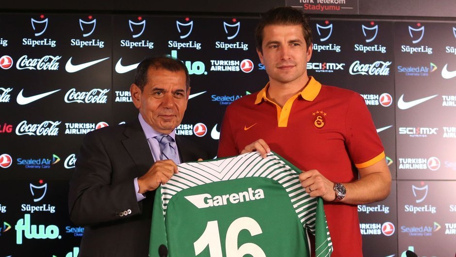 'Galatasaray'da yedek kaleci Cedric Carrasso'ya müjde