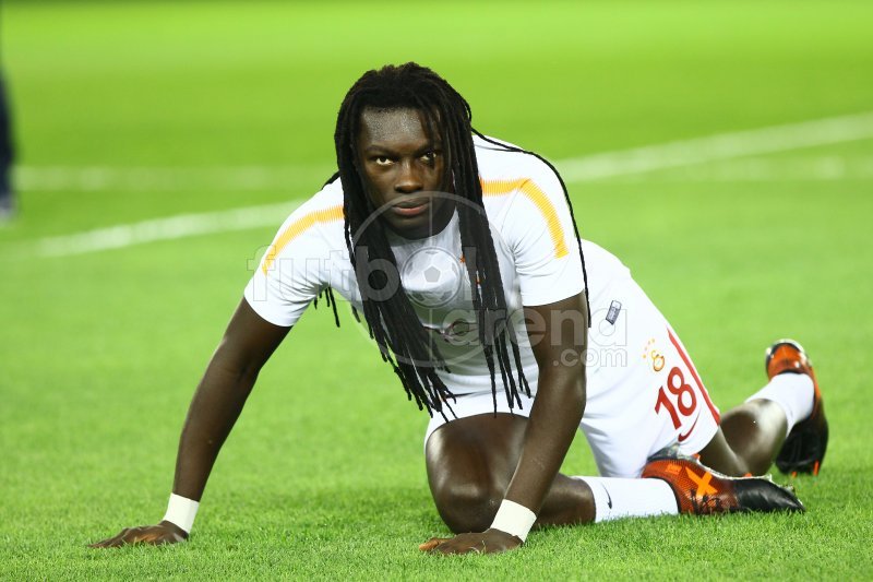 'Galatasaray'dan Bafetimbi Gomis açıklaması! Baygınlık geçirdi mi?