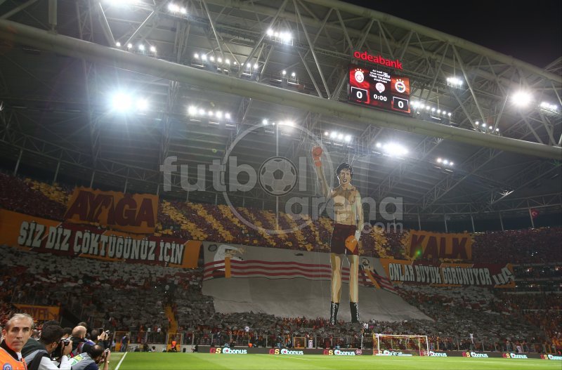 Galatasaray'dan Fenerbahçe derbisinde Rocky koreografisi
