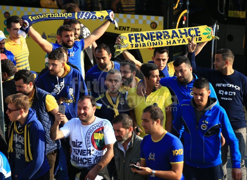 'Galatasaray'dan TT Stadı'nda Fenerbahçe taraftarına olay muamele