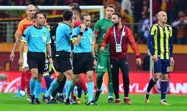 Galatasaray'ın derbi savunması; 