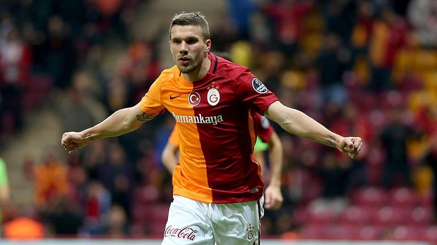 'Galatasaray'ın eski yıldızı Lukas Podolski geri dönüyor!