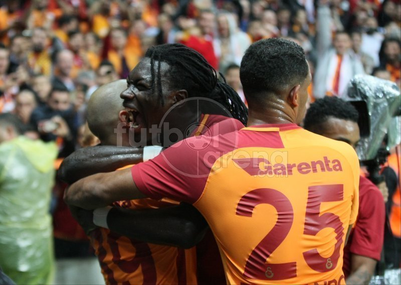 Galatasaray'ın transferini açıkladılar! Sürpriz orta saha