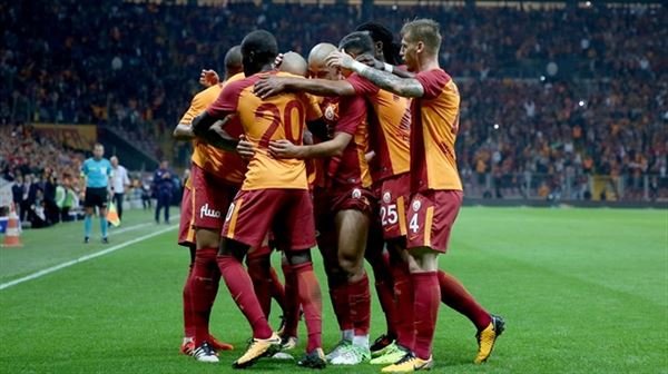 'Galatasaraylı futbolcudan ayakta alkışlanacak hareket