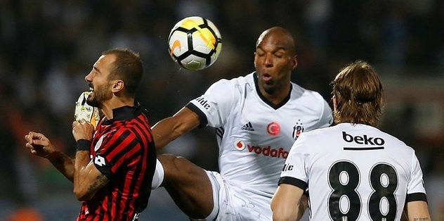 Kendisine oynuyor