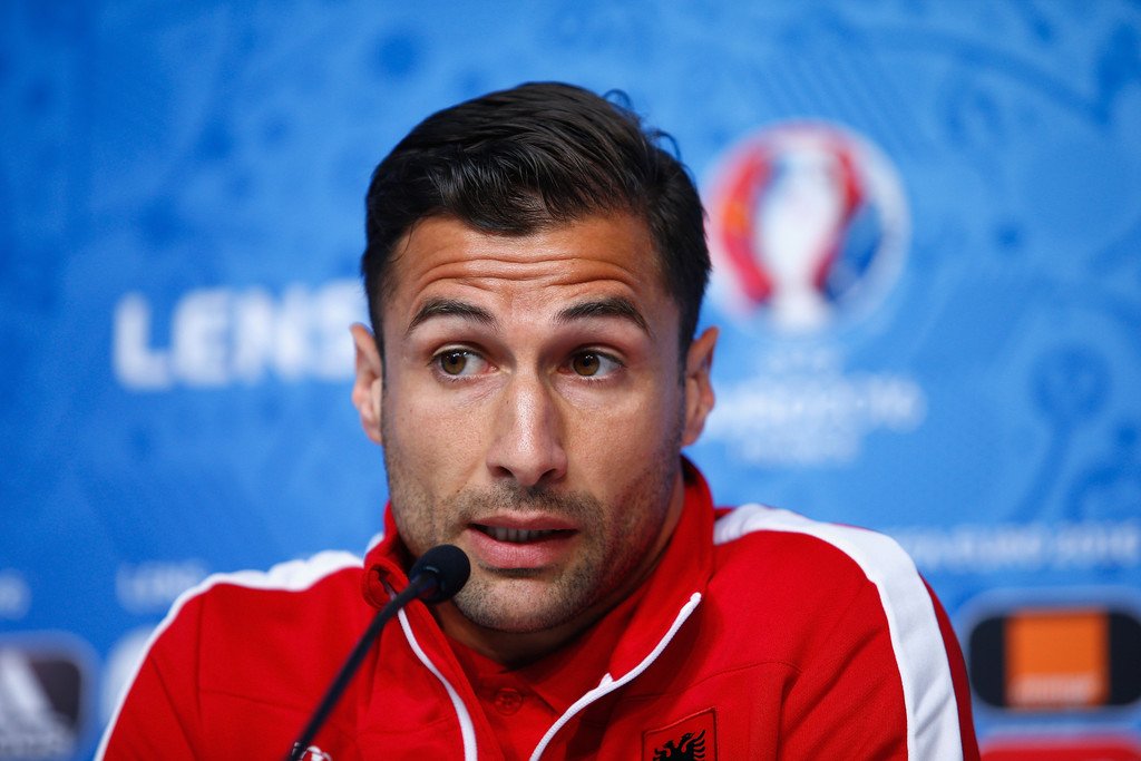 Lorik Cana - Futbolu bıraktı