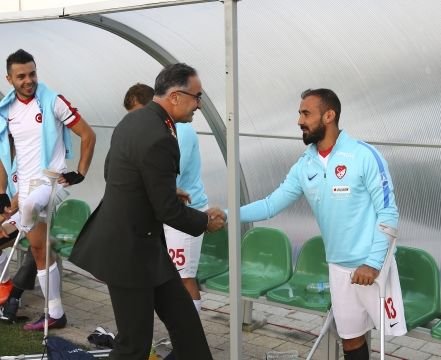 MEHMET YUNSUR: Tarlada çalışırken sol ayağını saman makinesine kaptırdı.