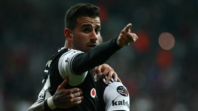 Oğuzhan Özyakup imzayı atıyor!