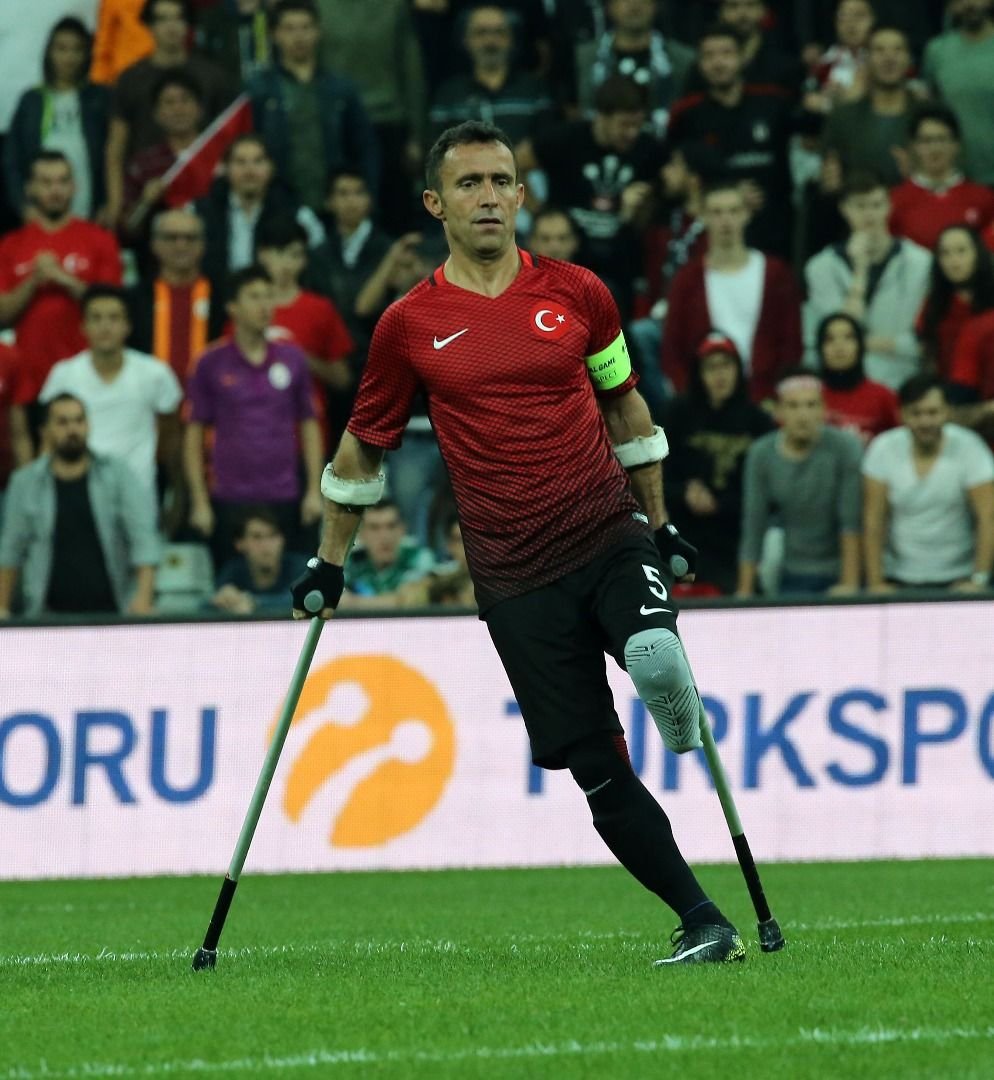 OSMAN ÇAKMAK: Şırnak’ta mayına basınca sol ayağını kaybetti.