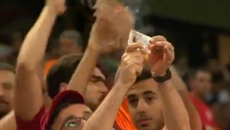 'Östersunds'a elenince kombinesini yakmıştı, bakın şimdi ne yaptı?