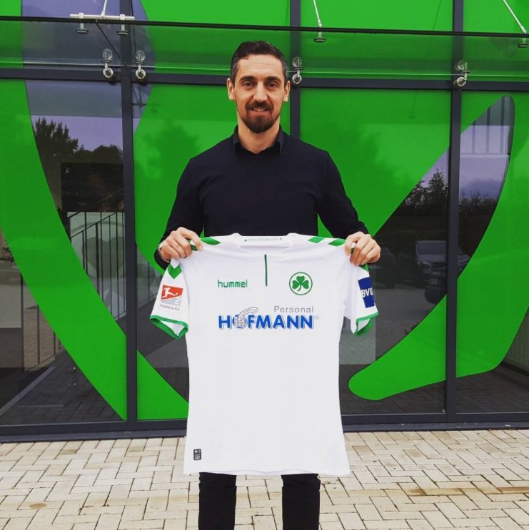 Roberto Hilbert, Bundesliga 2 takımı, Greuther Fürth’le 2 yıllık sözleşme imzaladı.