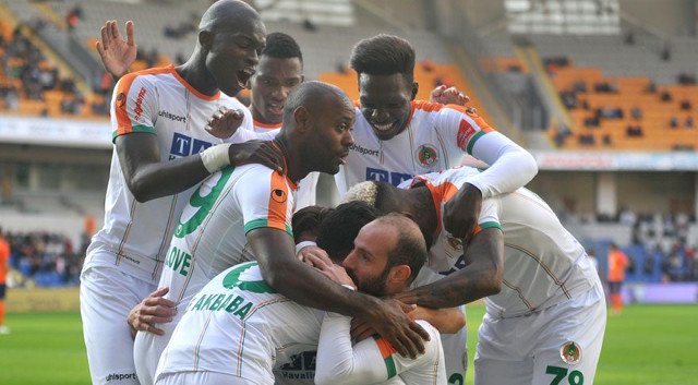 'ŞOK! Beşiktaş maçı öncesi Alanyaspor'da flaş gelişme! Zehirlendiler