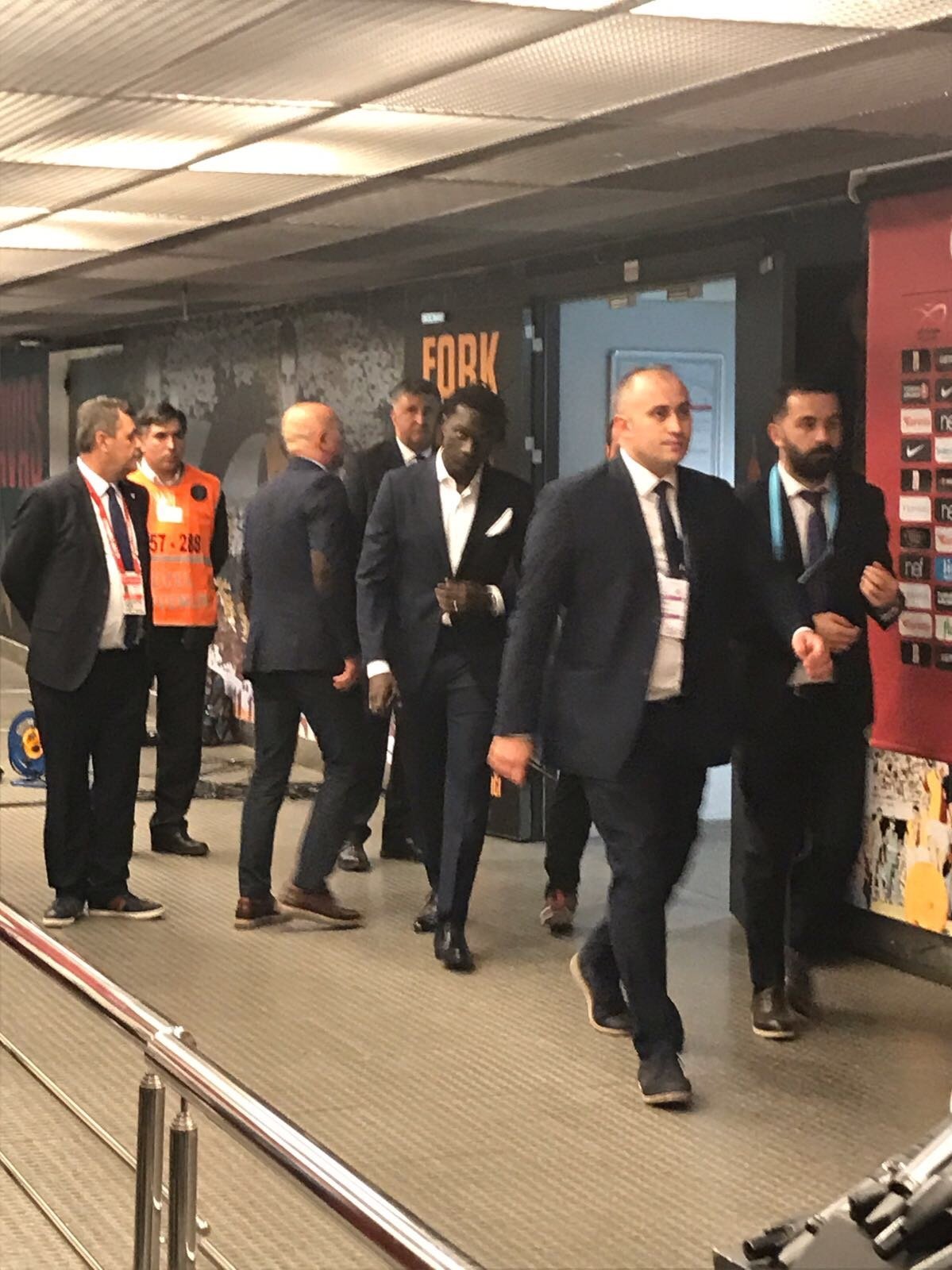 'Ve Bafetimbi Gomis'in Fenerbahçe soyunma odasına niye gittiği ortaya çıktı