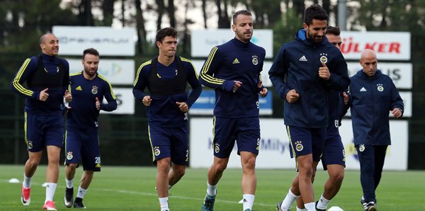 'Ve Fenerbahçe'de yıldız isim kulübeye çekiliyor!