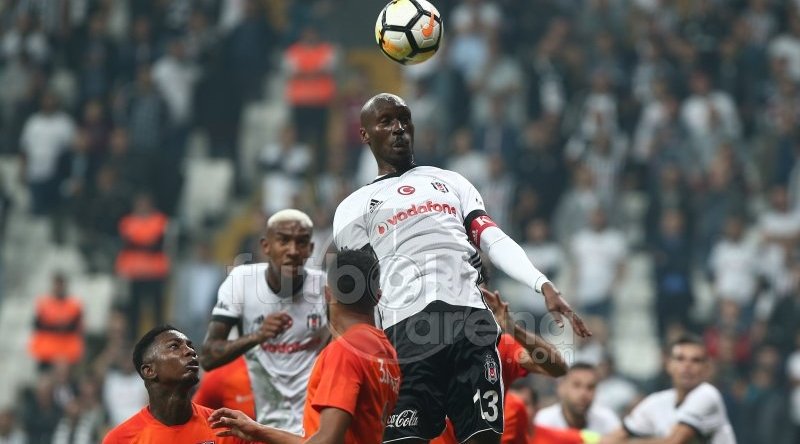 Yok artık Atiba! Beşiktaş - Başakşehir maçında...