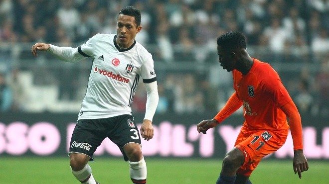  Beşiktaş'ta Adriano'dan Arda Turan için transfer açıklaması