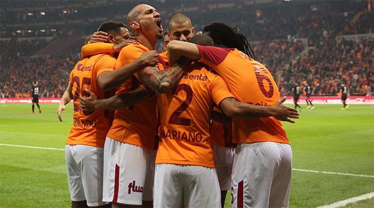 Galatasaray’da 4 yıldız rekor kırdı!