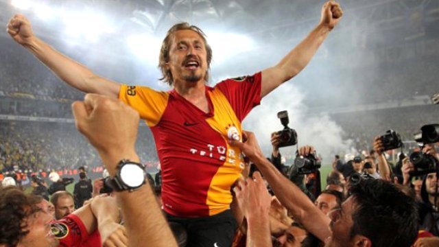 AYHAN AKMAN İLE YOLLAR AYRILACAK
