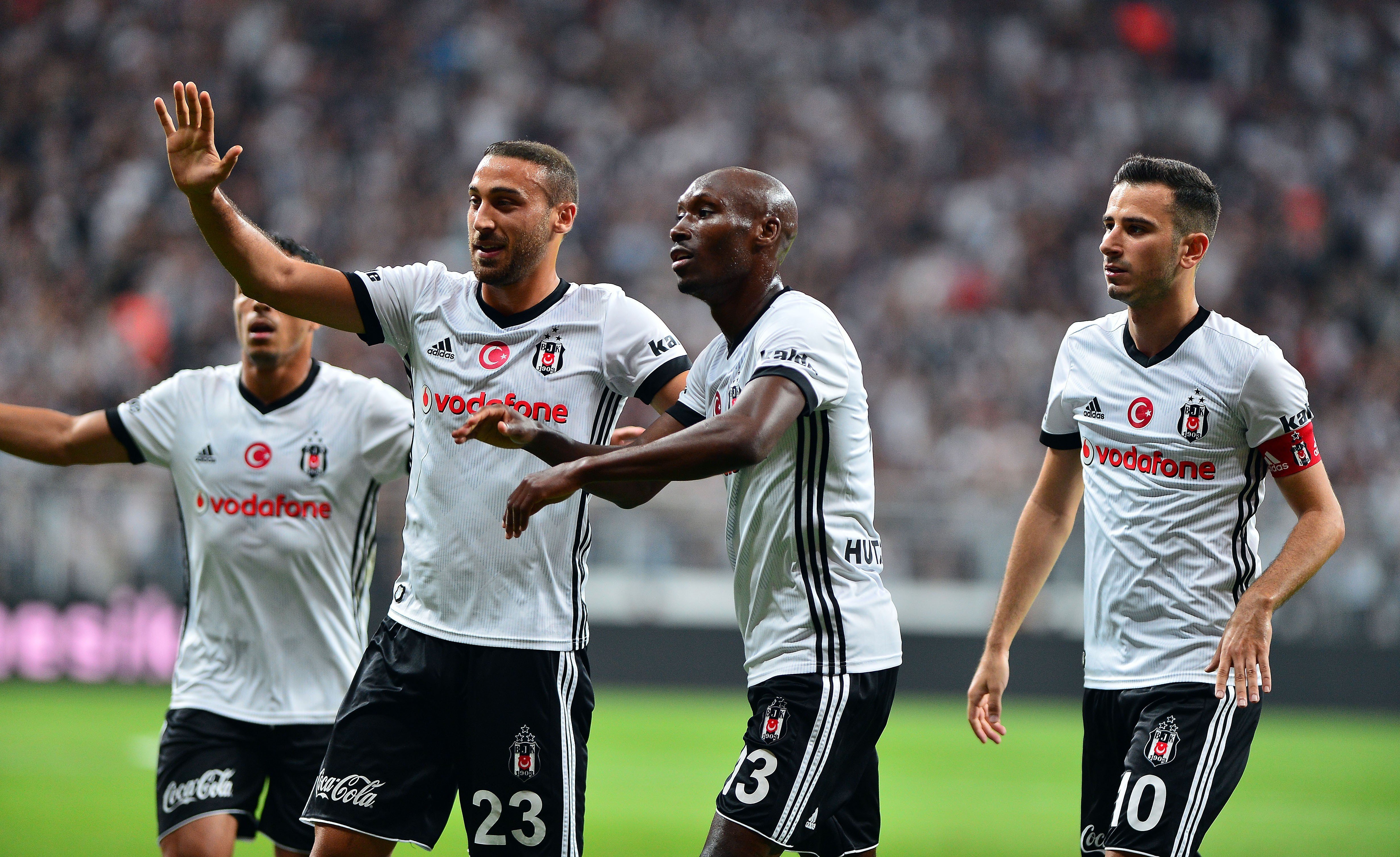 'Beşiktaş'ın yıldızlarına teklif yağmuru! 4 oyuncu için kıskaç