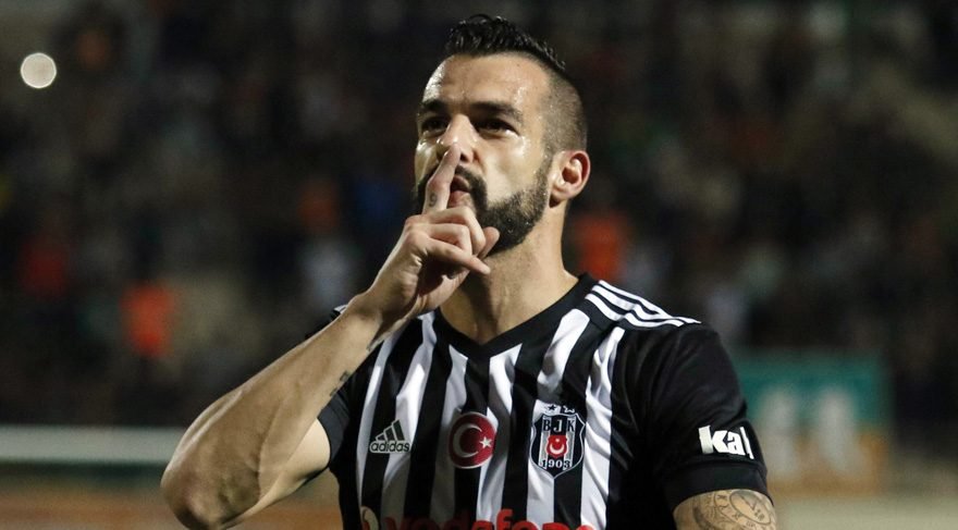 Beşiktaş'ta Alvaro Negredo için sürpriz deneme