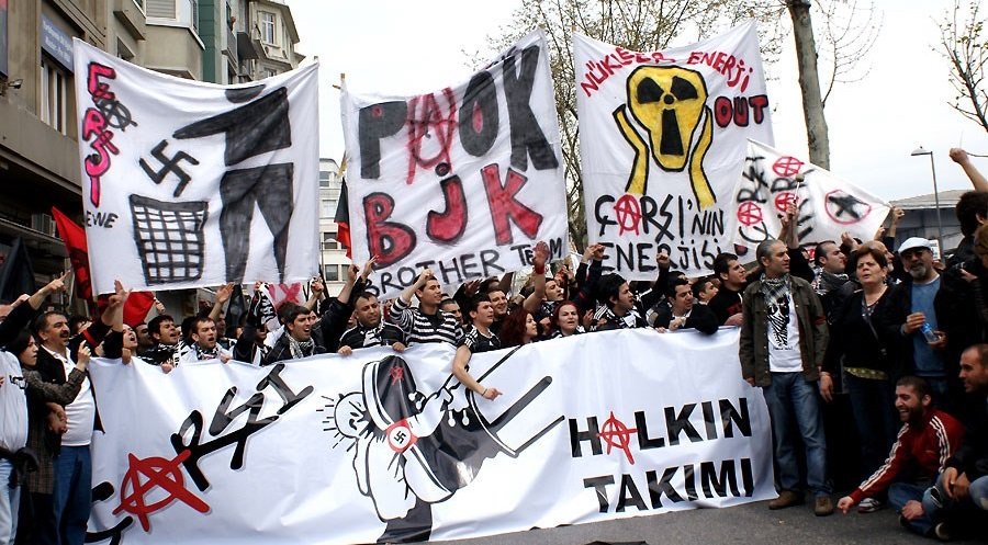 'Beşiktaş'ta ortalığı karıştıracak yazı! Beşiktaş, Çarşı'ya karşı mı?