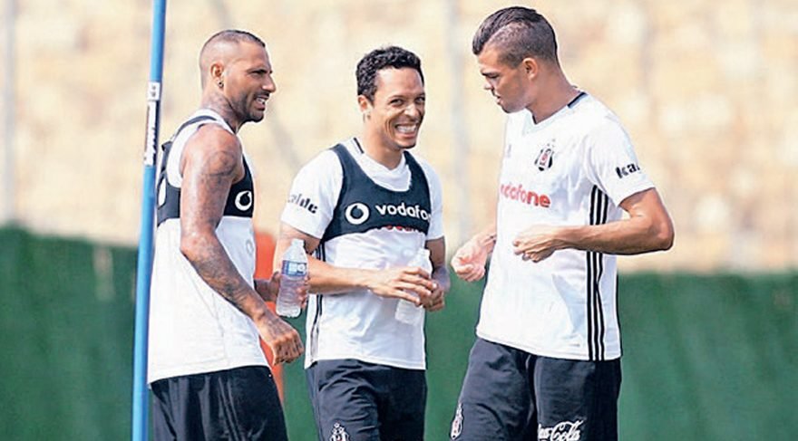 Beşiktaş'ta Pepe ve Quaresma'nın kıyafeti olay yarattı