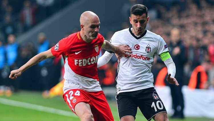 DİĞER FUTBOLCULAR ARAYA GİRDİ