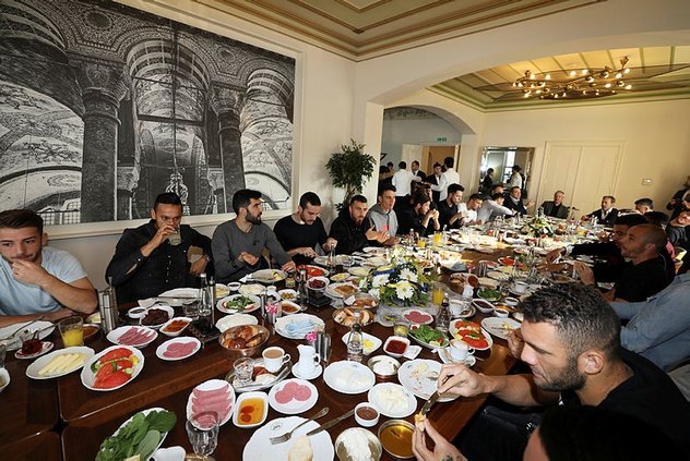 F.Bahçeli futbolcular kahvaltıda buluştu