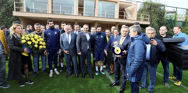 Fenerbahçe'de Aziz Yıldırım'dan dev iddia ve futbolculara o sözler