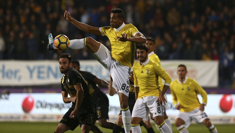 Fenerbahçe'de ilk 11 için büyük sürpriz! U21'den genç isim...