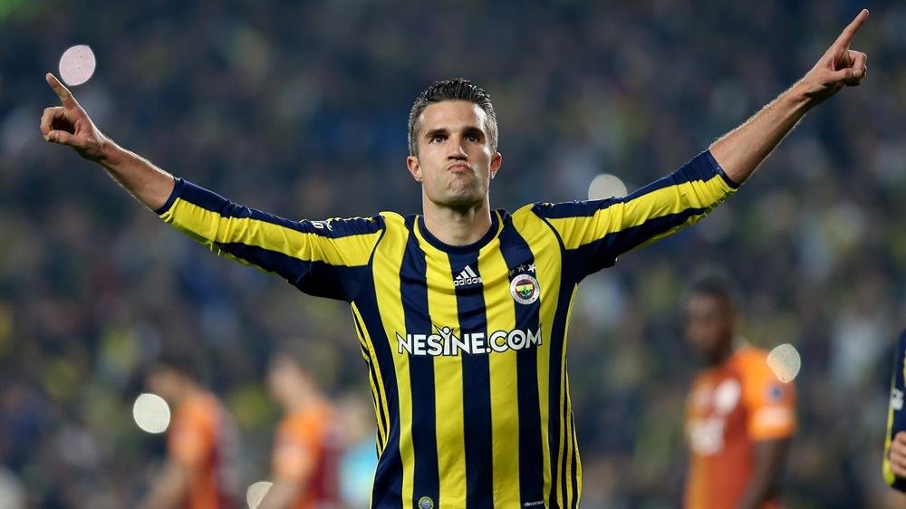 Fenerbahçe'nin Robin van Persie için sürpriz kararı!