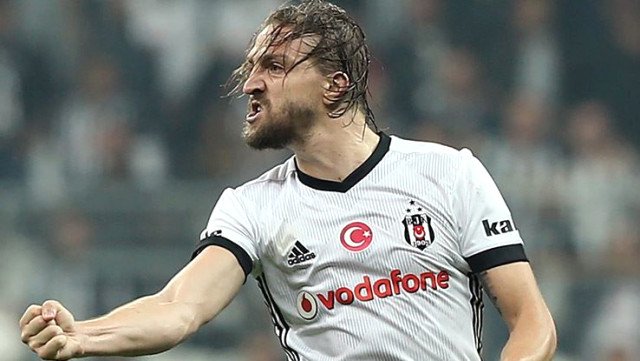 Flaş! Beşiktaş’ta Caner Erkin için karar verildi